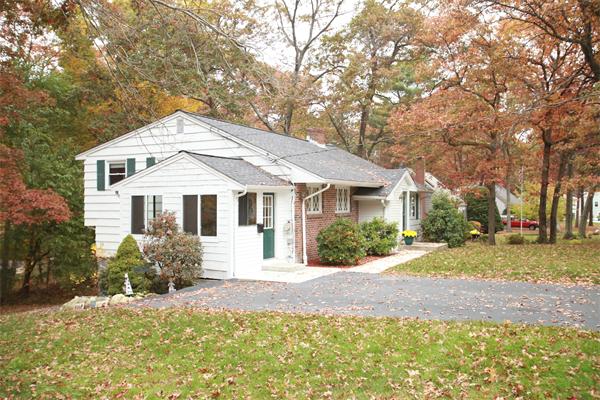 39 Old Post Road Walpole, MA 02032 - Photo 3 of 9