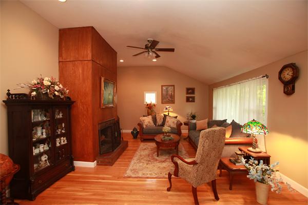 39 Old Post Road Walpole, MA 02032 - Photo 5 of 9