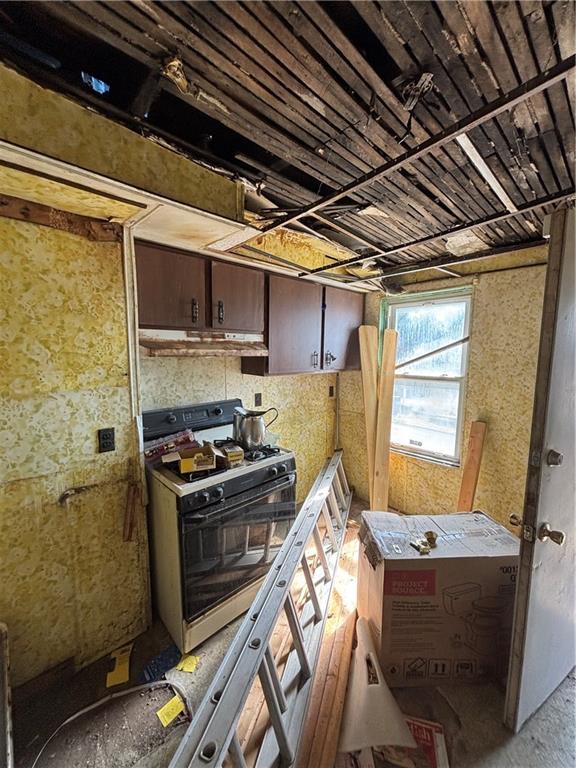 3326 Ruthven Street Pittsburgh, PA 15219 - Photo 16 of 17 a kitchen with table and chairs