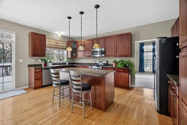 $525,000 | 26305 West Ravine Woods Drive, Channahon, IL 60410