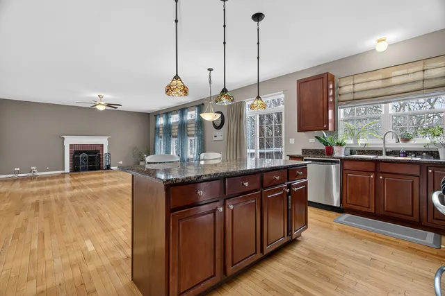 $525,000 | 26305 West Ravine Woods Drive, Channahon, IL 60410