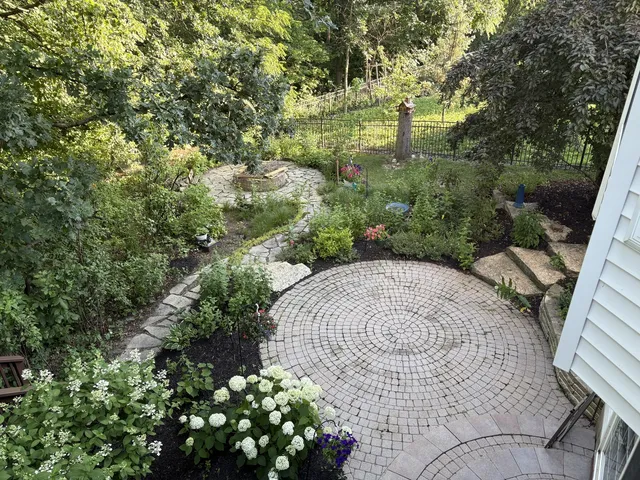 $525,000 | 26305 West Ravine Woods Drive, Channahon, IL 60410