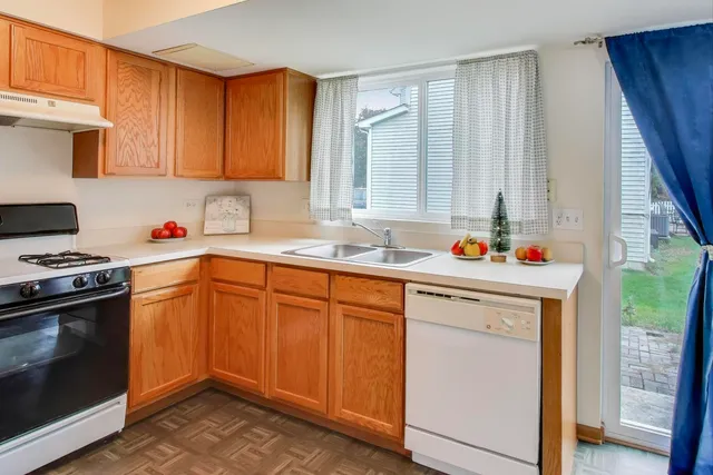 $315,000 | 514 Bentson Street, Oswego, IL 60543