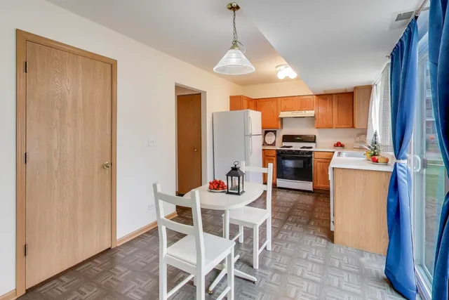 $315,000 | 514 Bentson Street, Oswego, IL 60543