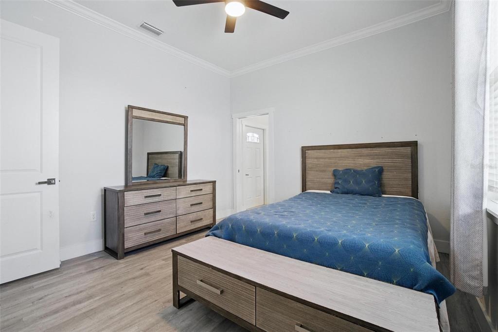 716 Laurel Avenue Venice, FL 34285 - Photo 20 of 42 a bedroom with a bed and a dresser