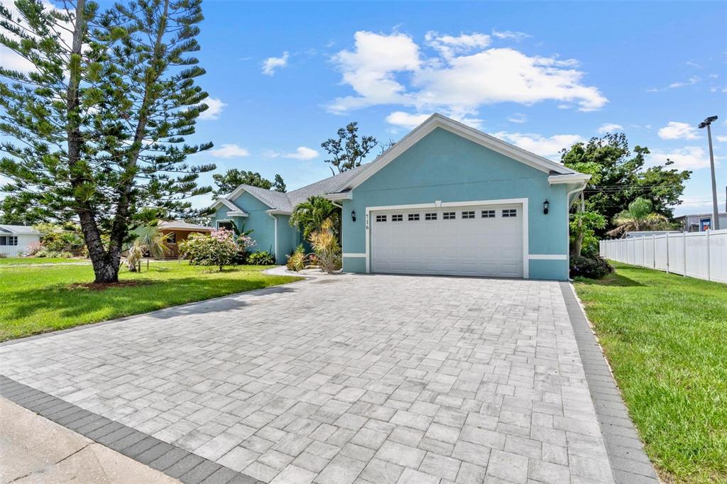 716 Laurel Avenue Venice, FL 34285 - Photo 2 of 42 a view of a house next to a yard and a large tree