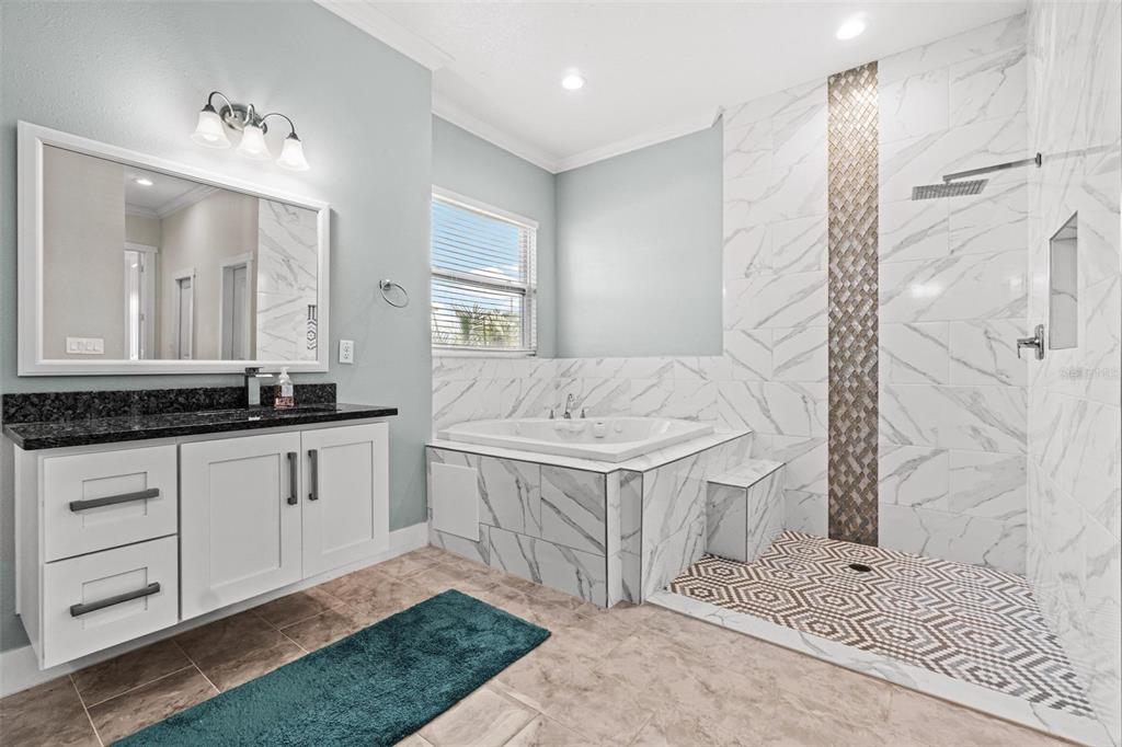 716 Laurel Avenue Venice, FL 34285 - Photo 36 of 42 a spacious bathroom with a double vanity sink and a mirror