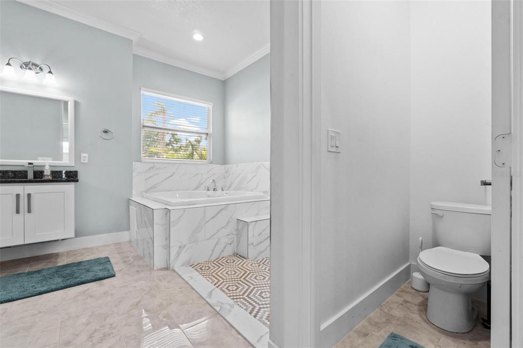 716 Laurel Avenue Venice, FL 34285 - Photo 37 of 42 a bathroom with a sink toilet and a rug