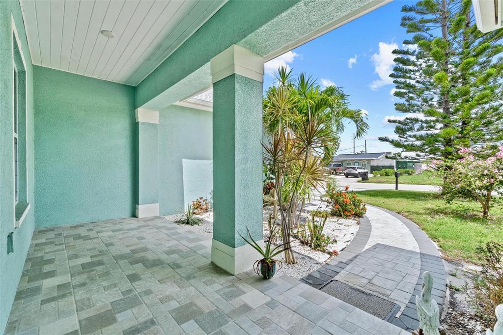 716 Laurel Avenue Venice, FL 34285 - Photo 4 of 42 a view of a back yard of the house