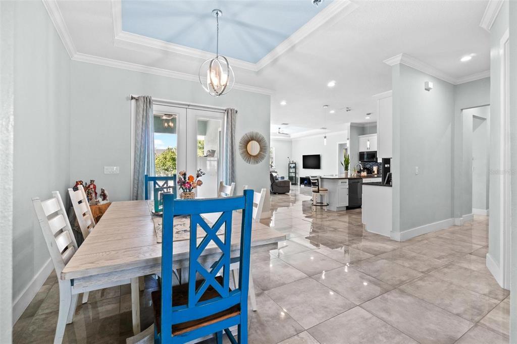 716 Laurel Avenue Venice, FL 34285 - Photo 6 of 42 a view of a dining room with furniture