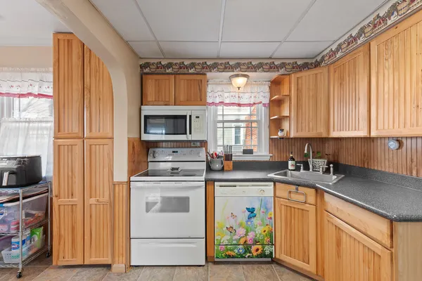 $237,000 | 1245 University Avenue, Adrian, MI 49221