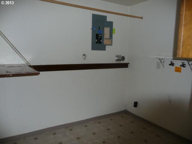 151 Dillingham Loop Carson, WA 98610 - Photo 8 of 12 Laundry
