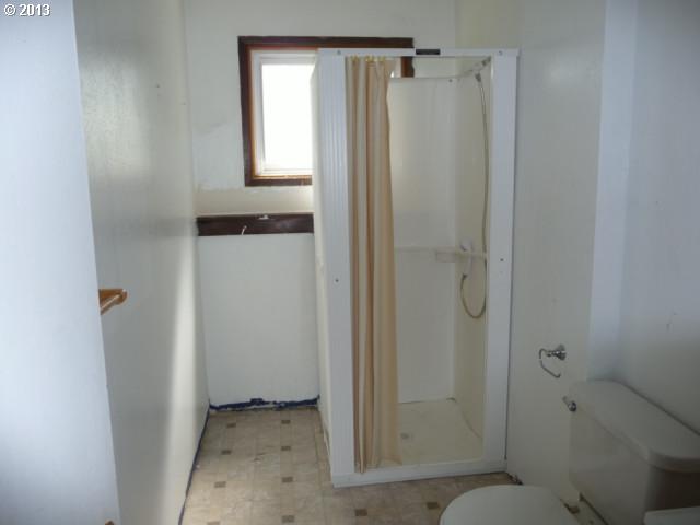 151 Dillingham Loop Carson, WA 98610 - Photo 10 of 12 Bathroom