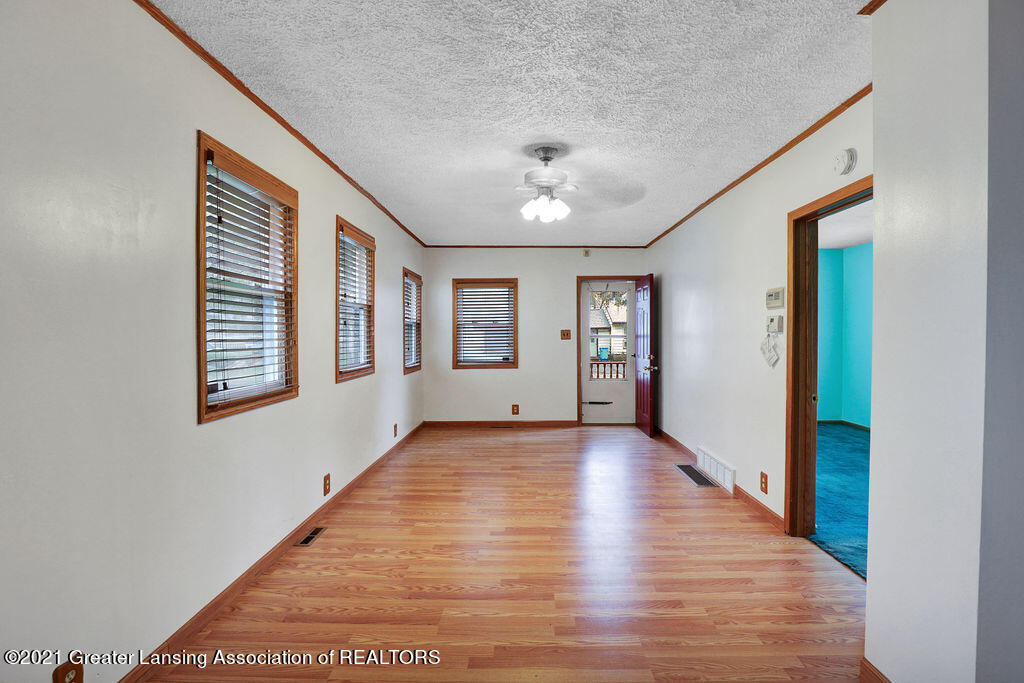 125 East Cavanaugh Road Lansing, MI 48910 - Photo 3 of 30 9I3A6028