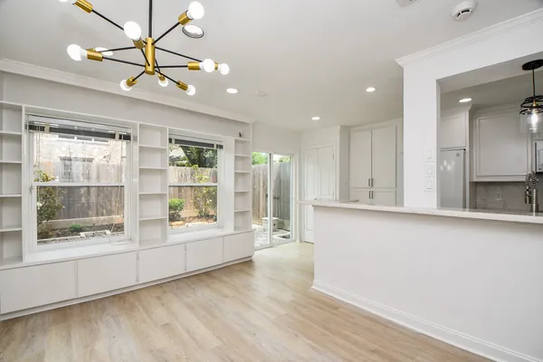 $3,000 | 6114 Kirby Drive, Houston, TX 77005