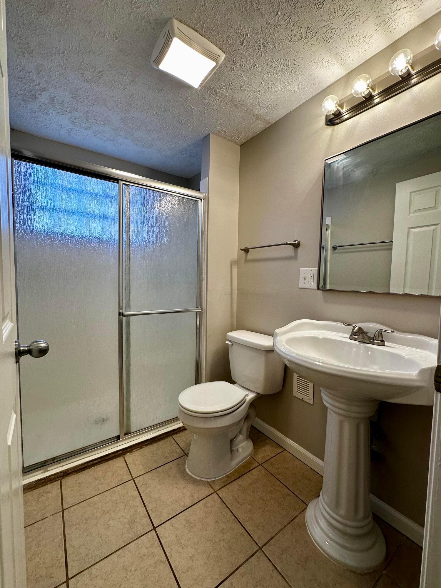 3857 Edendale Road Columbus, OH 43207 - Photo 27 of 34 32_bath8 IMG_0811