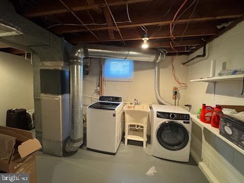 9207 4th Street Lanham, MD 20706 - Photo 14 of 14 a utility room with dryer and washer
