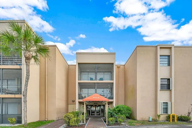 $370,000 | 4020 North Hills Drive, Unit 2, Hollywood, FL 33021