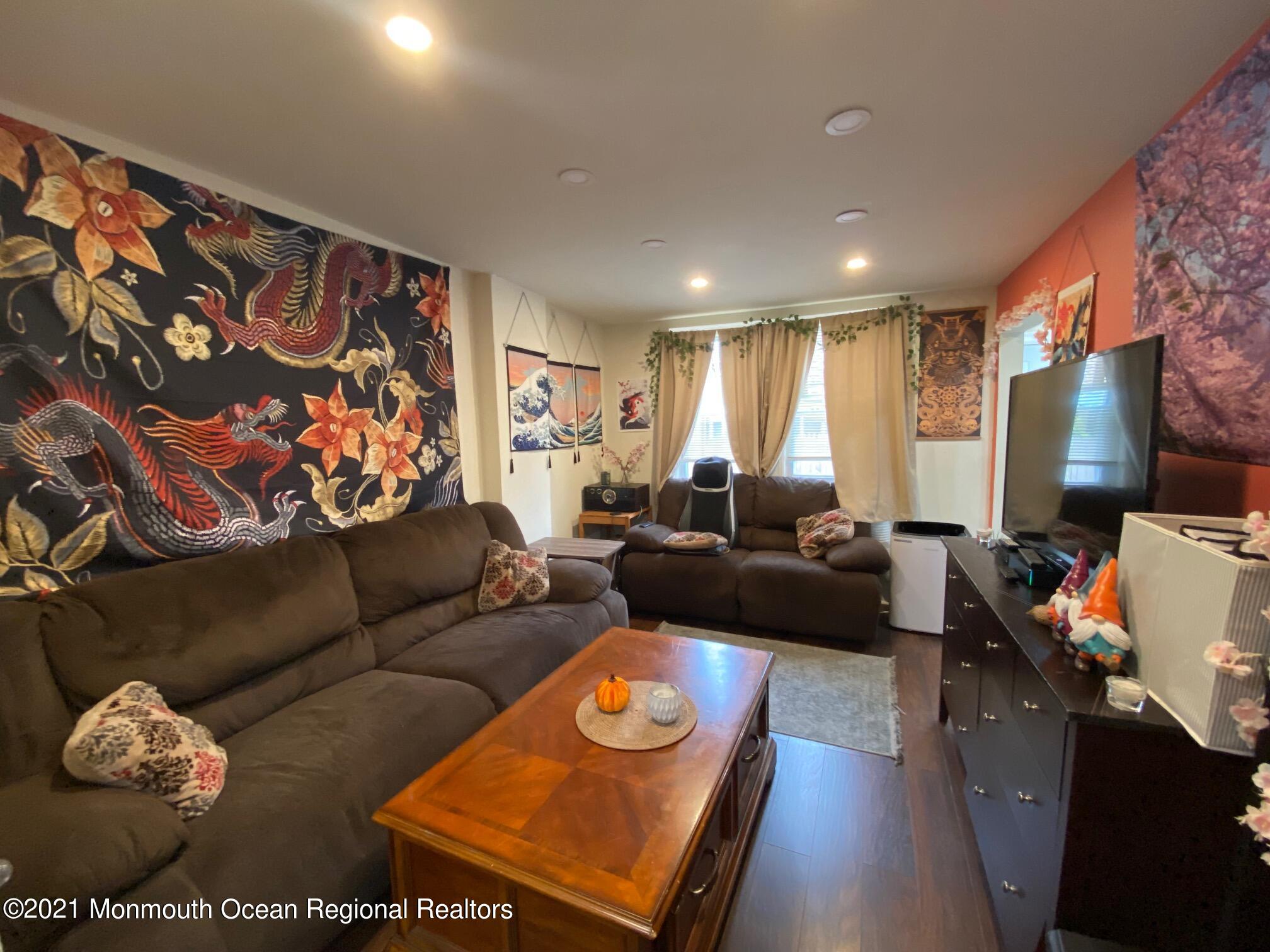 3107 Kearsarge Road Camden, NJ 08104 - Photo 12 of 39 3107 kearsarge family room 3