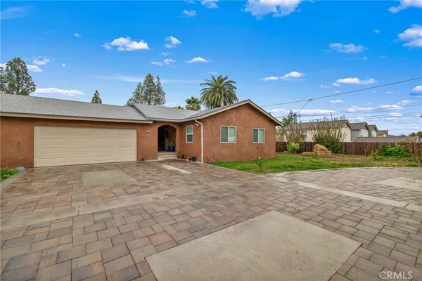 a view of a house with a yard and garage
