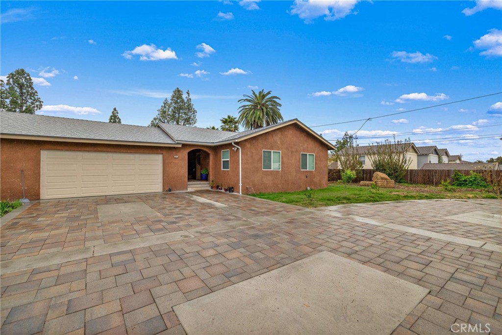 a view of a house with a yard and garage