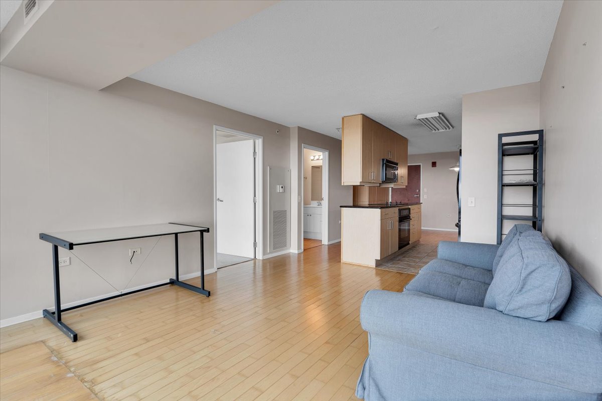 800 Elgin Road, Unit 1305 Evanston, IL 60201 - Photo 8 of 19 Gallery Image 8