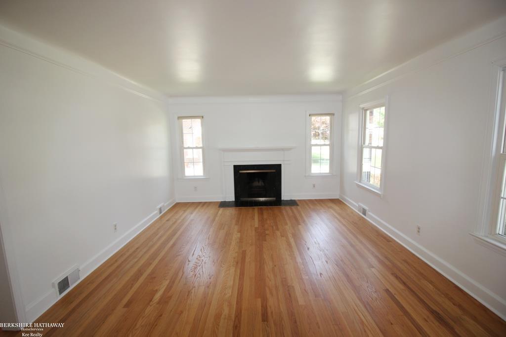 1583 Hawthorne Road Grosse Pointe Woods, MI 48236 - Photo 5 of 30