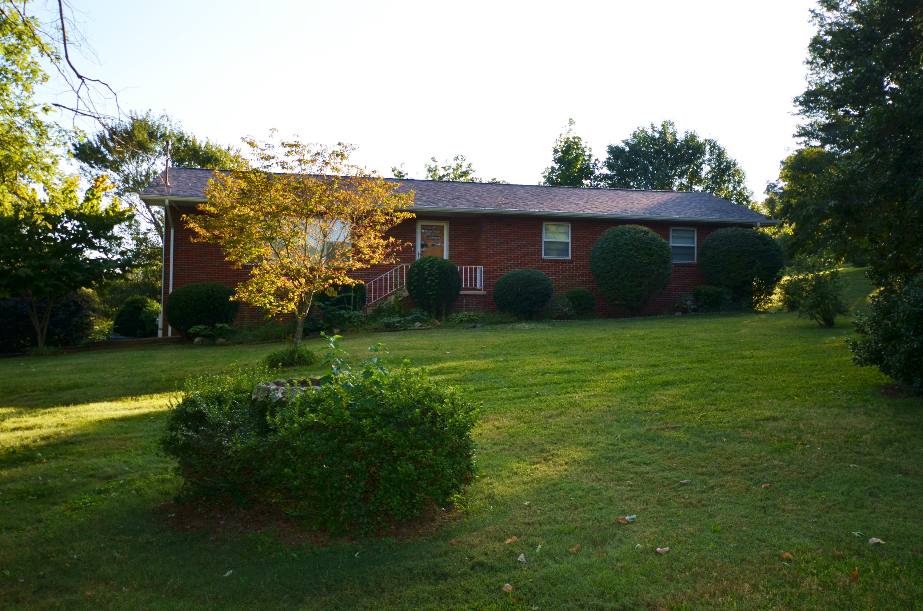 239 Admiral Road Knoxville, TN 37934 - Photo 1 of 19 DSC_1360