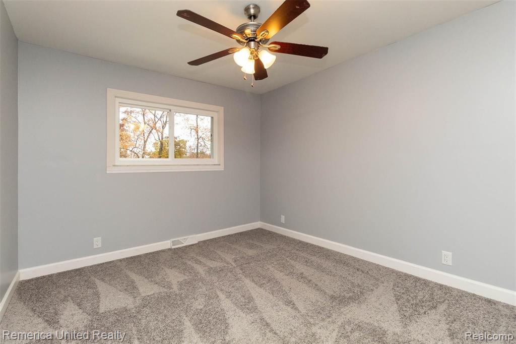 5585 Halsted Road West Bloomfield, MI 48322 - Photo 29 of 37