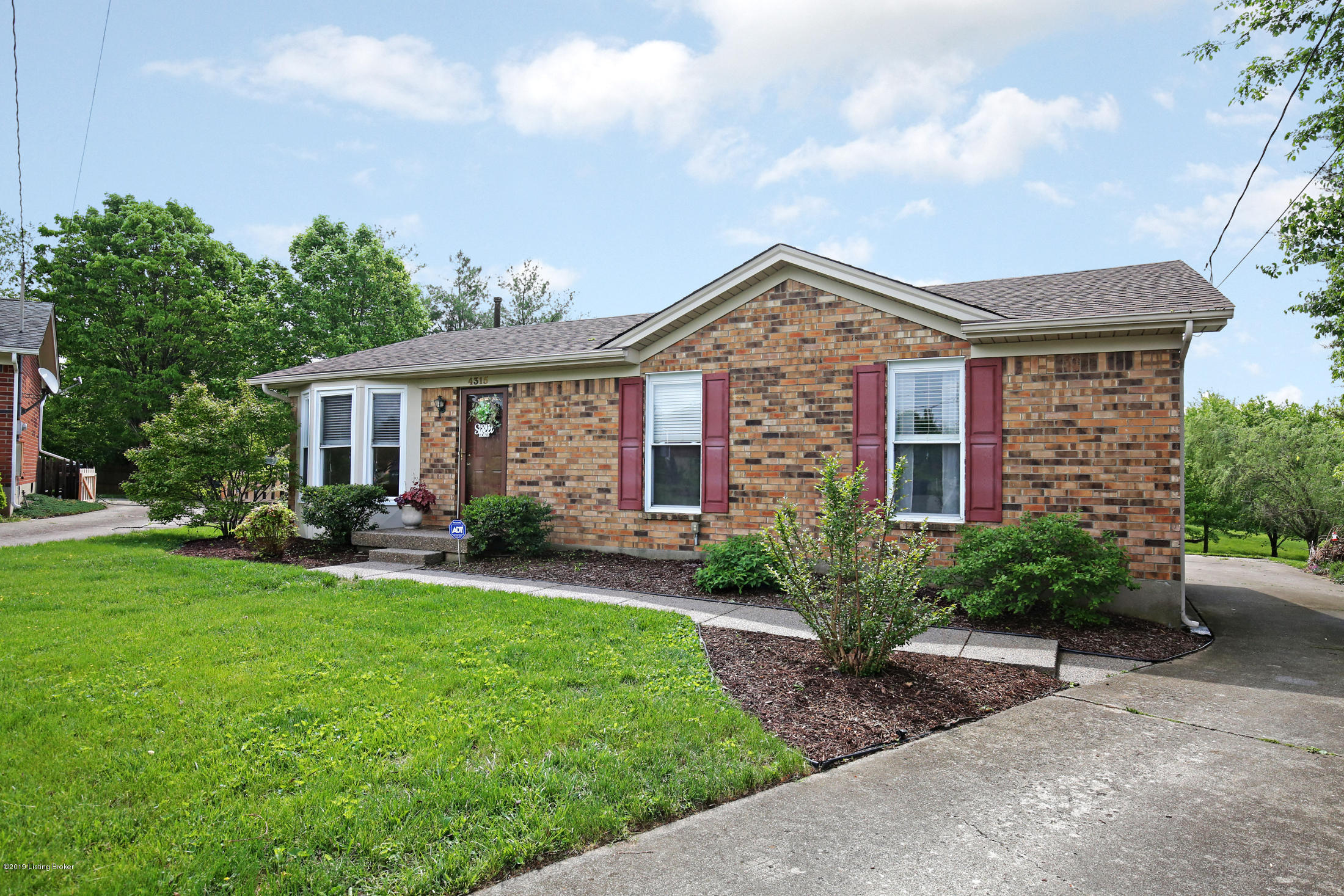 4315 Seagrape Road Louisville, KY 40299 - Photo 3 of 31 LREP8607