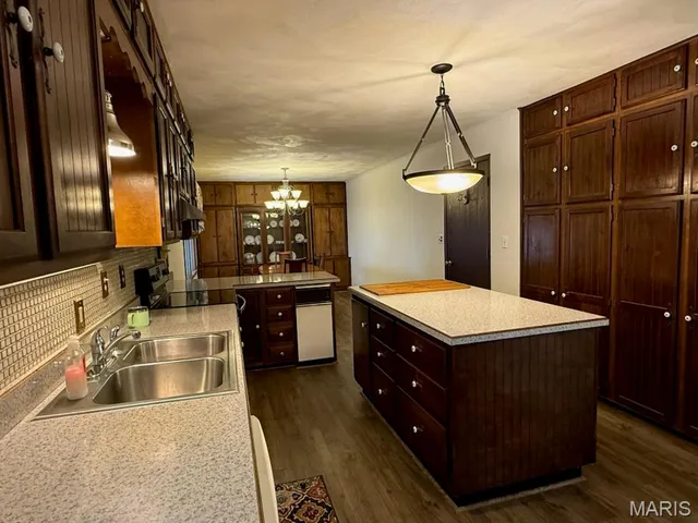 $169,900 | 2620 Carolyn Boulevard, Granite City, IL 62040