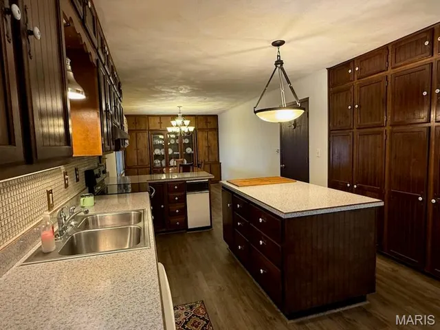 $169,900 | 2620 Carolyn Boulevard, Granite City, IL 62040