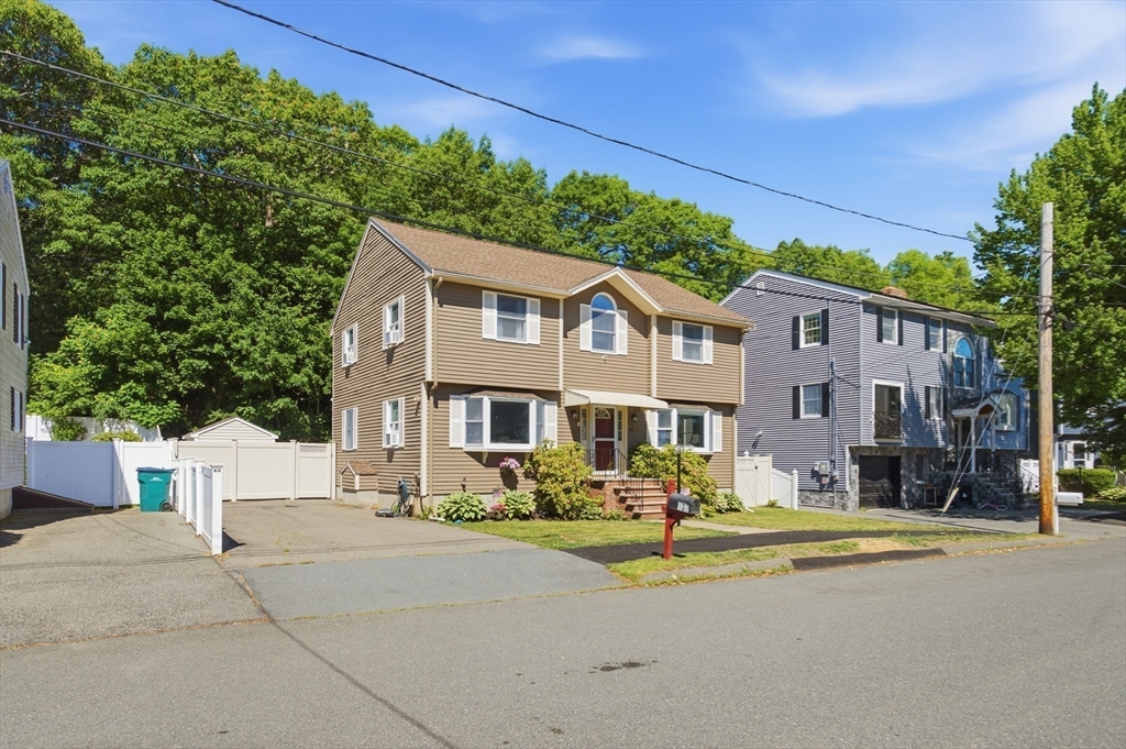 137 Maplewood Road Lynn, MA 01904 - Photo 2 of 39