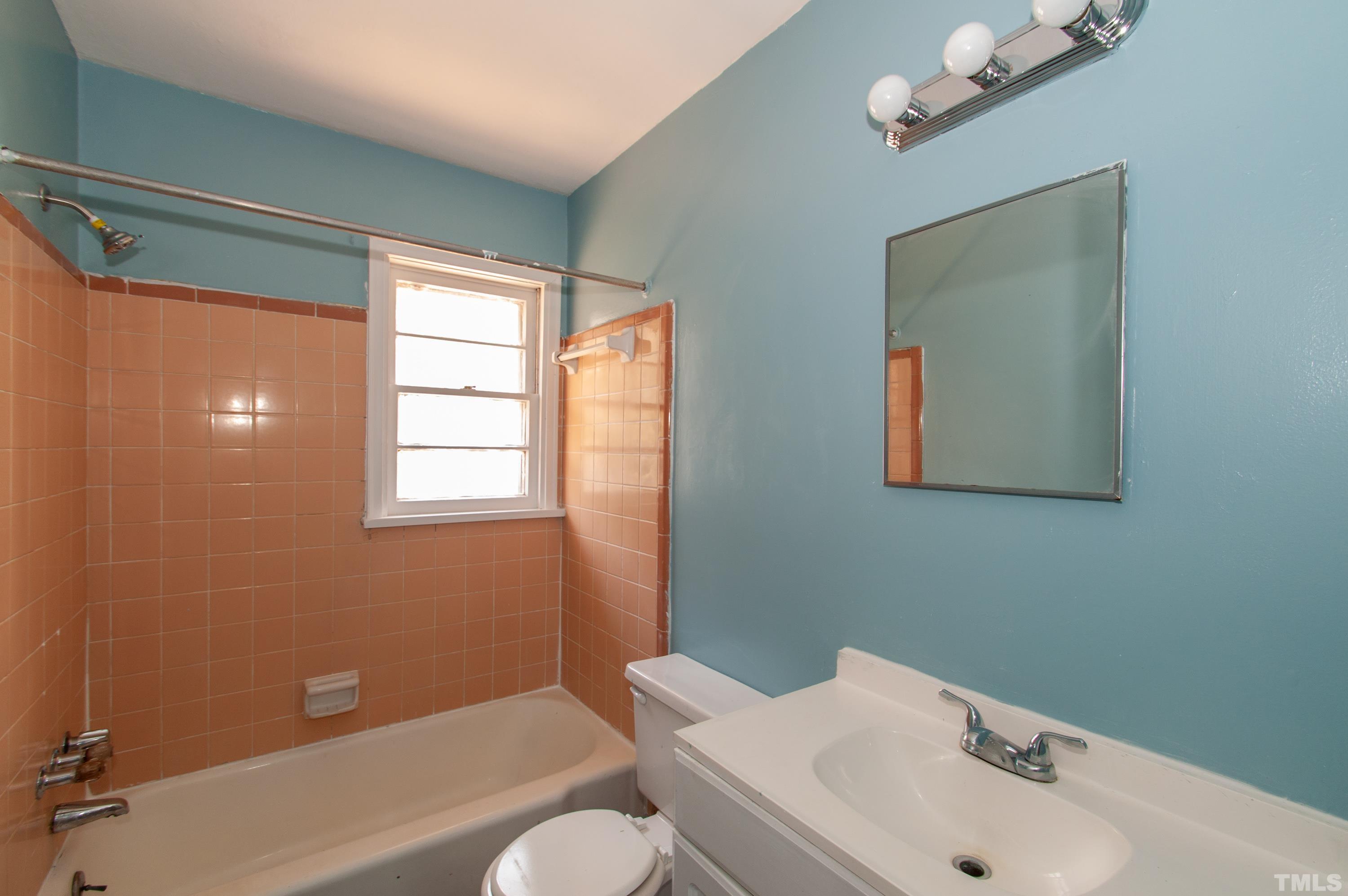 4260 Louisburg Road Raleigh, NC 27604 - Photo 12 of 22 a bathroom with a sink and a bathtub