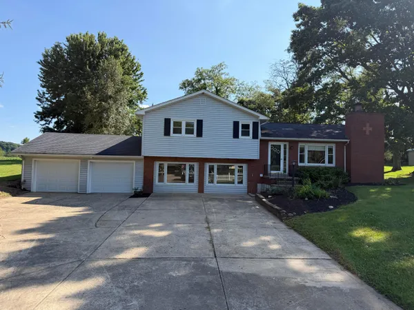 $374,900 | 3228 Meadowbrook Drive Northeast, Lancaster, OH 43130