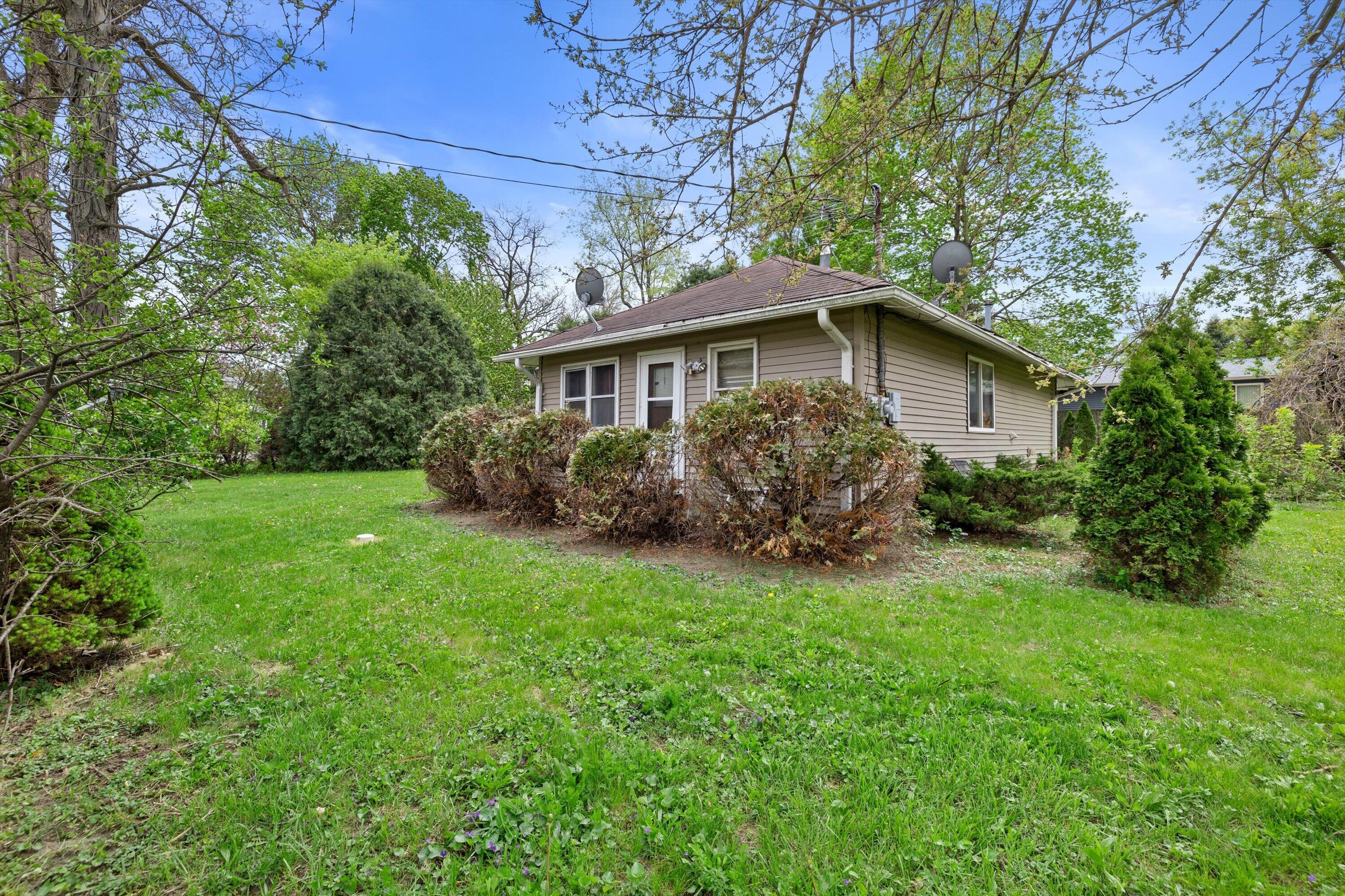 N1137 Spruce Road Bloomfield, WI 53128 - Photo 15 of 15 Front