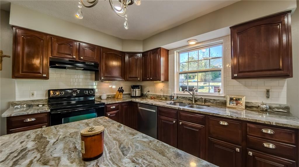 138 Valley View Drive Rostraver Township, PA 15012 - Photo 3 of 38