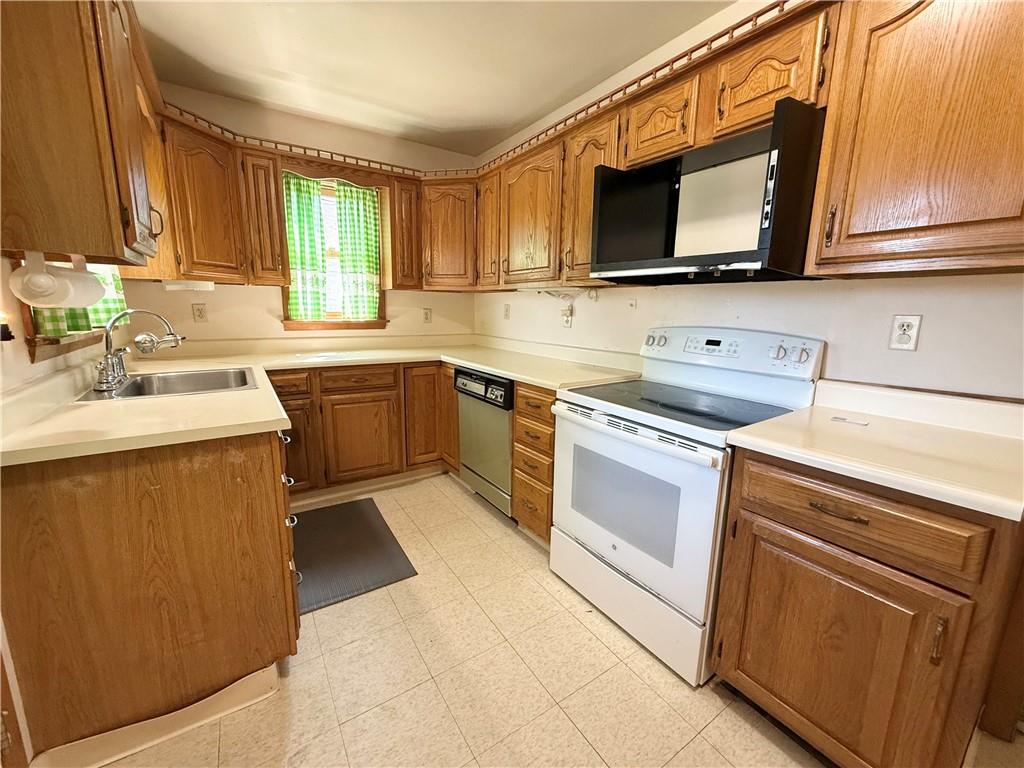 301 Main Street Lyndora, PA 16045 - Photo 17 of 26 Kitchen