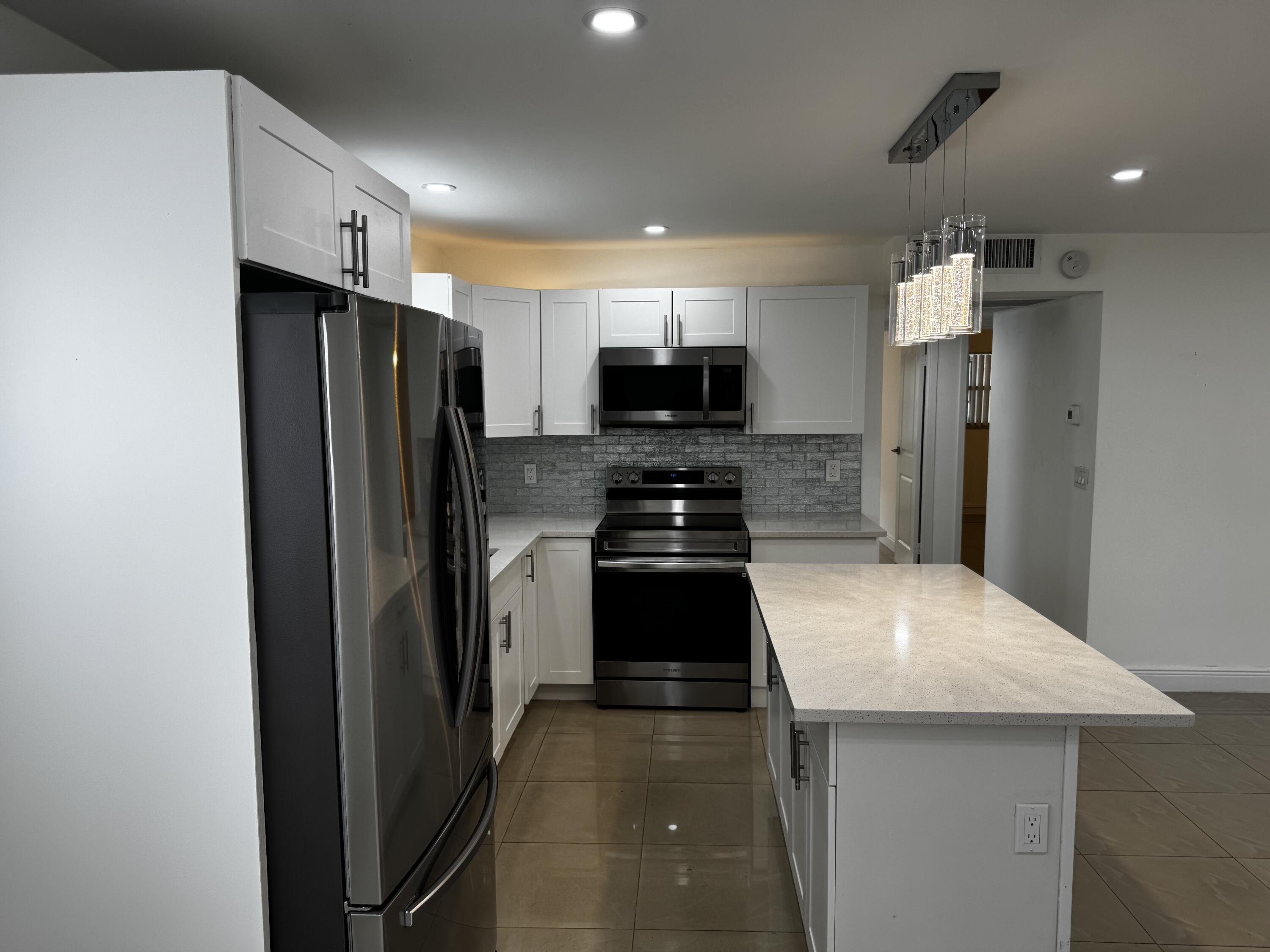 153 Monaco Way, Unit D Delray Beach, FL 33446 - Photo 4 of 20 IMG_2025
