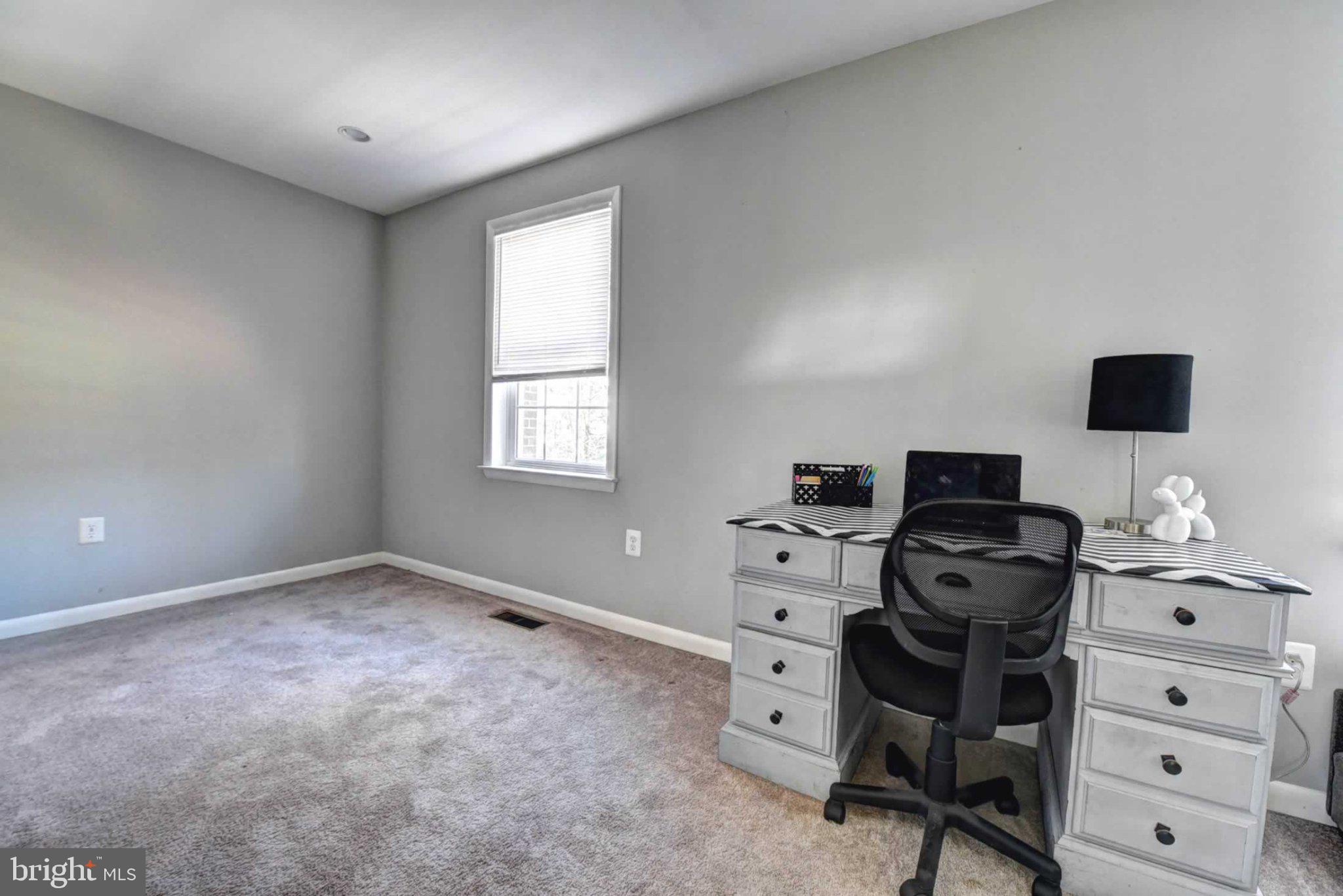 2226 Gunsmith Square Reston, VA 20191 - Photo 28 of 35 a workspace with a window