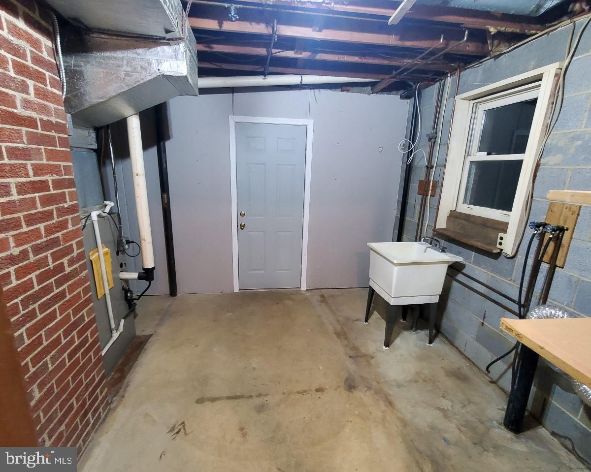 12169 Ridge Road King George, VA 22485 - Photo 35 of 37 Laundry Room