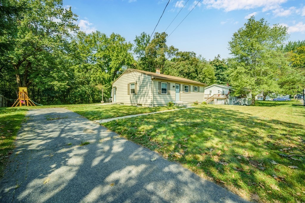 a view of a house with a yard