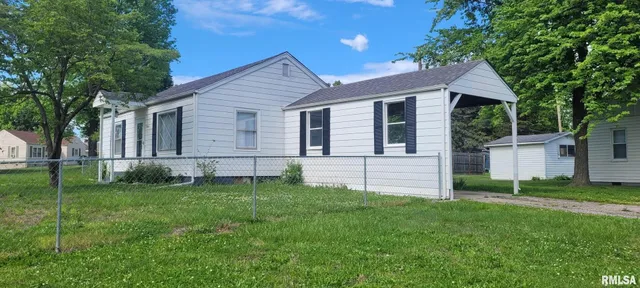 a view of front of a house with a yard