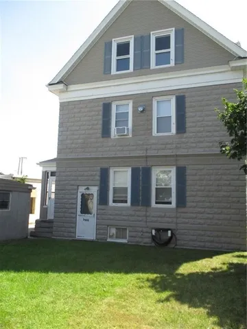 $1,800 | 3 Rowe Avenue, Pawtucket, RI 02861