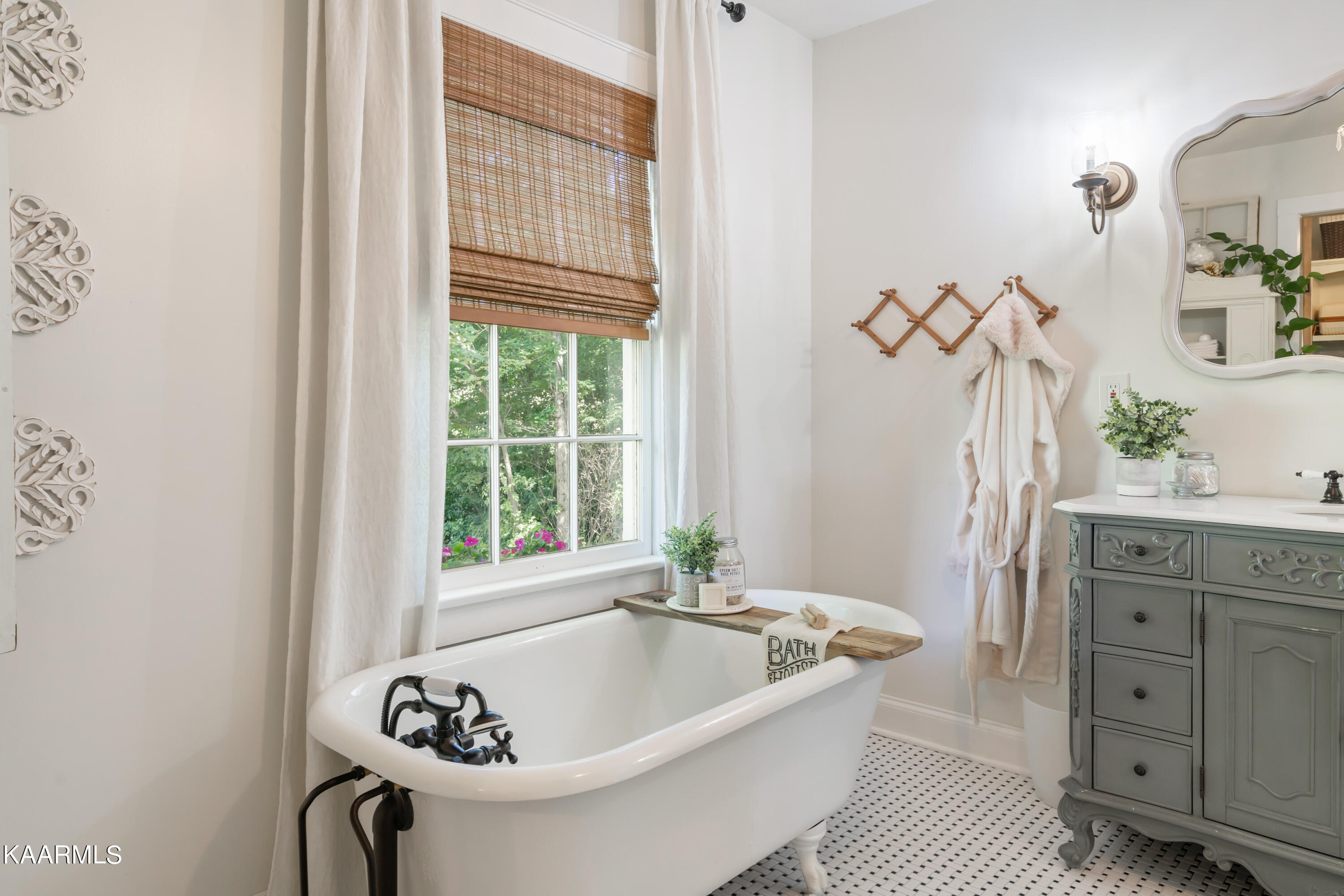 7404 Ridgeview Road Corryton, TN 37721 - Photo 33 of 60 Primary Bath