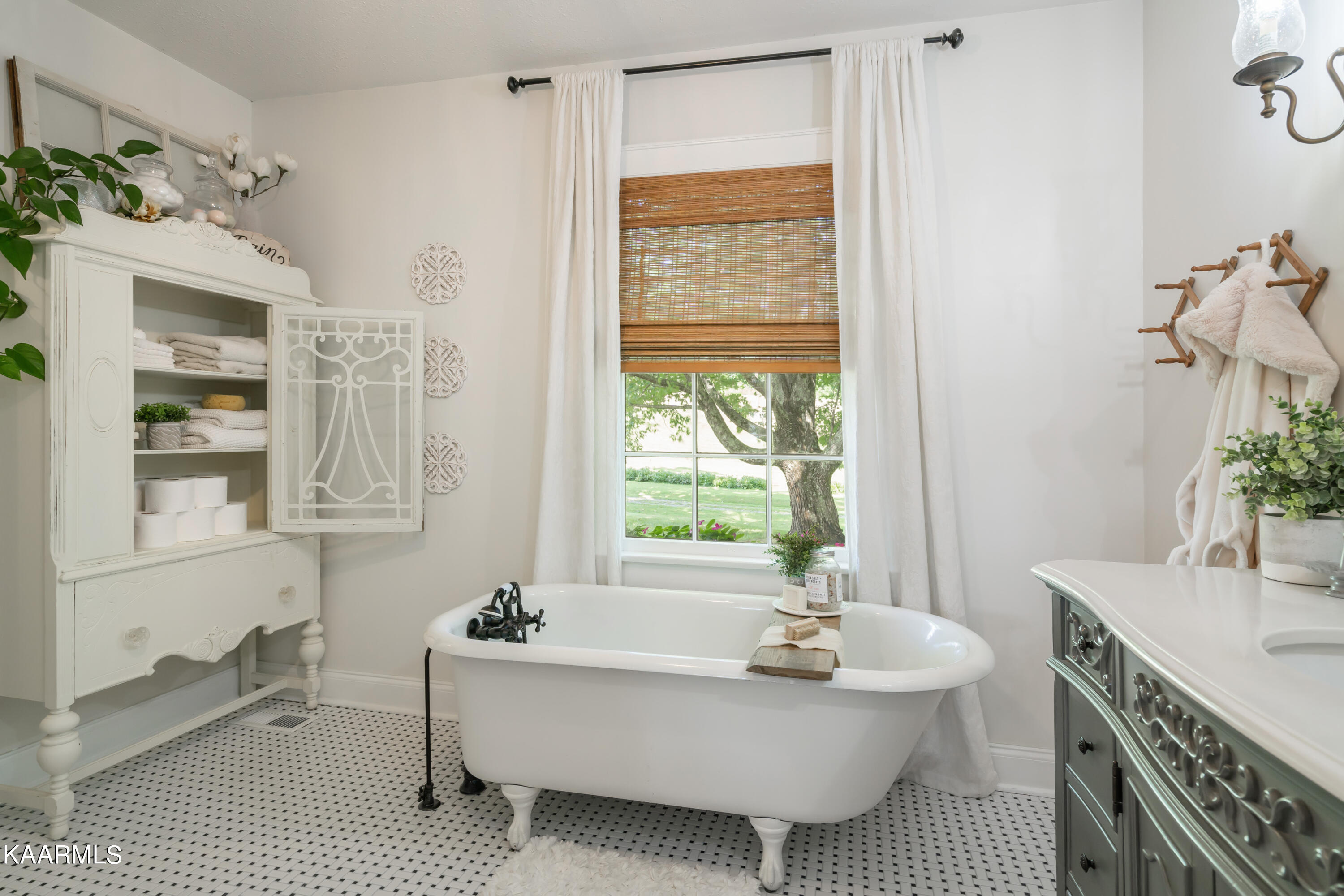 7404 Ridgeview Road Corryton, TN 37721 - Photo 35 of 60 Primary bath