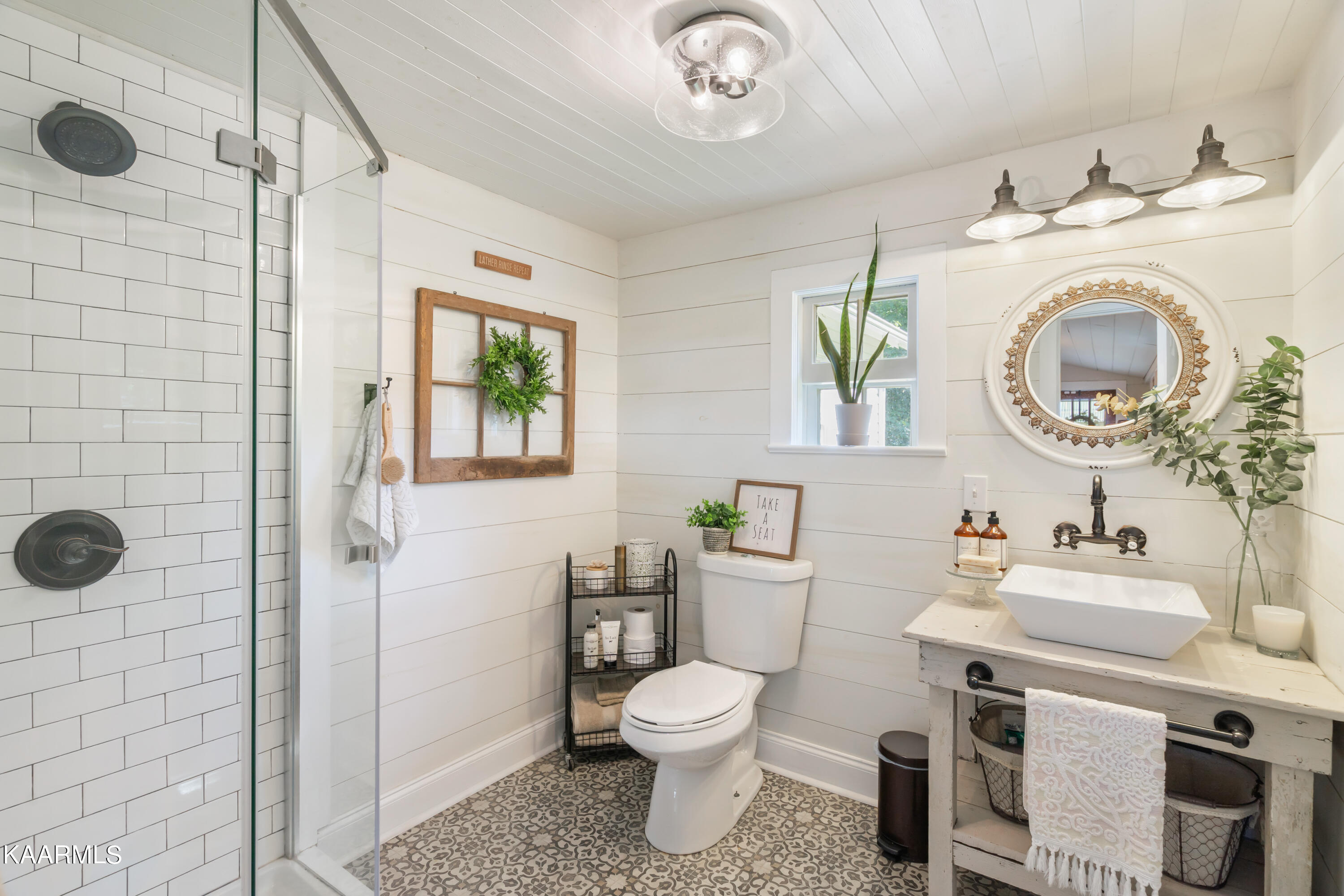 7404 Ridgeview Road Corryton, TN 37721 - Photo 38 of 60 Guest Bath