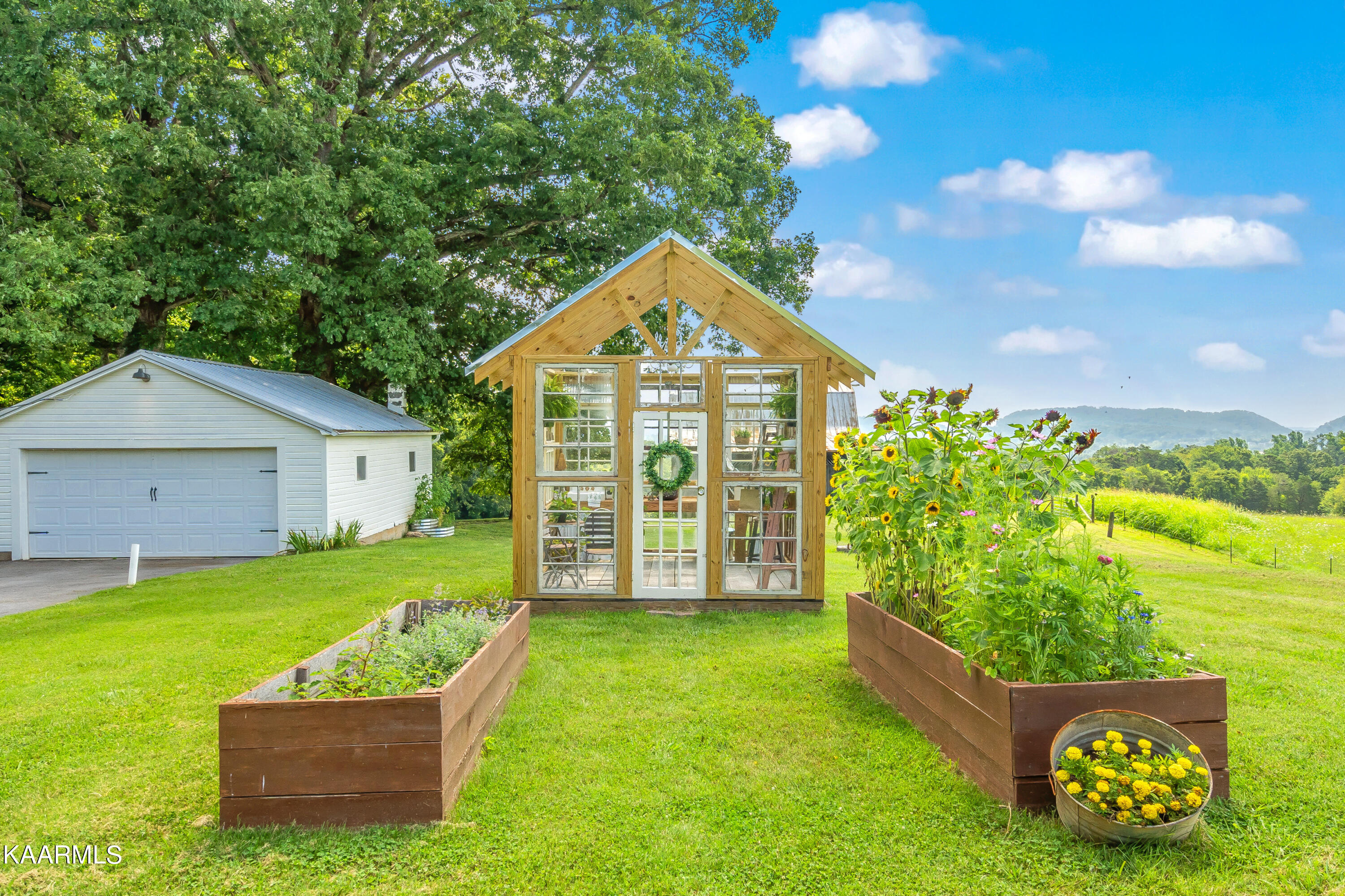 7404 Ridgeview Road Corryton, TN 37721 - Photo 50 of 60 Greenhouse