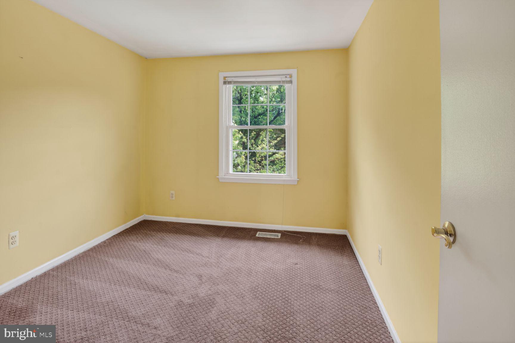 5326 King Arthur Circle Baltimore, MD 21237 - Photo 11 of 15