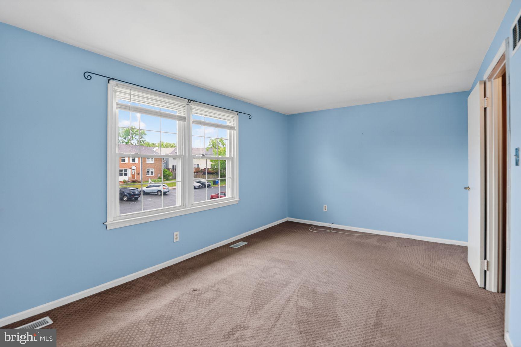 5326 King Arthur Circle Baltimore, MD 21237 - Photo 9 of 15